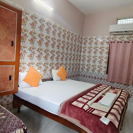 Sri Yoga Mandir Hotel Varanasi Ngoại thất bức ảnh